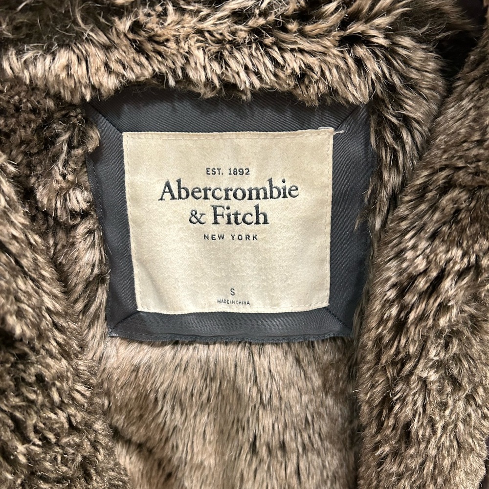 Abercrombie & Fitch Faux Fur Parka Liner - Picture 3 of 9